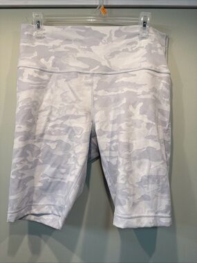 Lululemon Wunder Under Shorts Ribbed Size 14 Alpine White Camo Bike Shorts